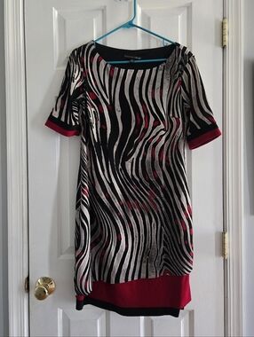 Black, Cream & Red Zebra Patterned Short Sleeve Dress Madison Leigh Size 12